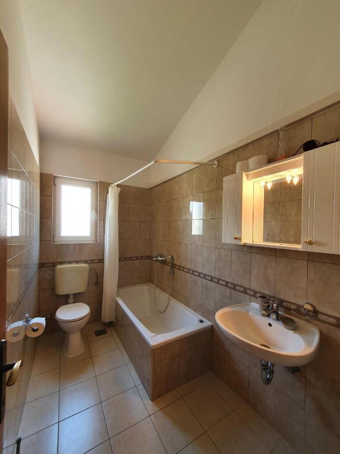Apartments Kim Раб Екстер'єр фото