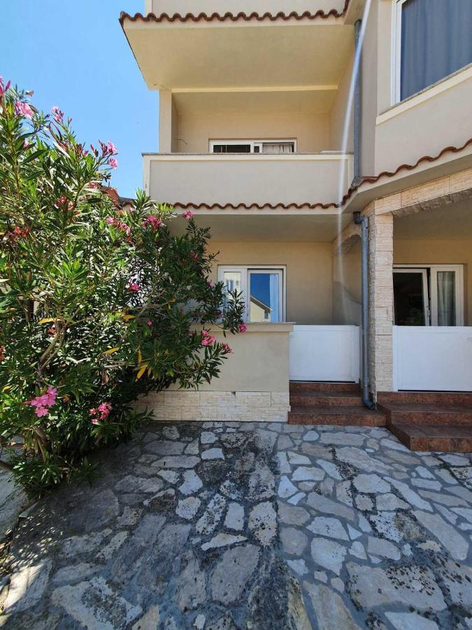 Apartments Kim Раб Екстер'єр фото