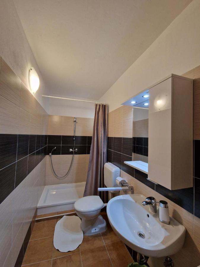 Apartments Kim Раб Екстер'єр фото